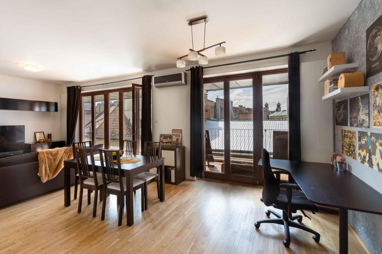 Apartamento Sunny Penthouse Front Of Szimpla Kert Budapest Exterior foto
