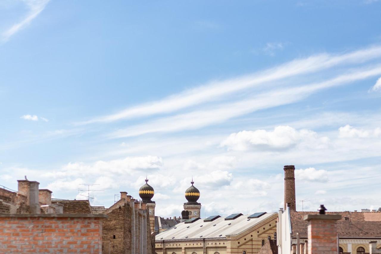 Apartamento Sunny Penthouse Front Of Szimpla Kert Budapest Exterior foto